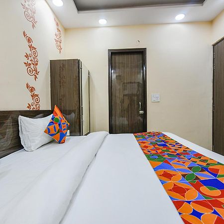 Fabexpress Unicon Hotel New Delhi Buitenkant foto